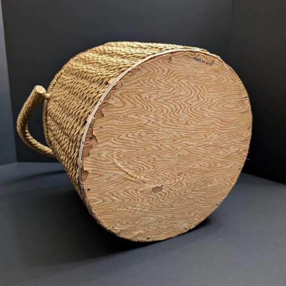 Vintage Woven Round Sewing Basket with floral Lid/Interior. - Picture 5 of 7